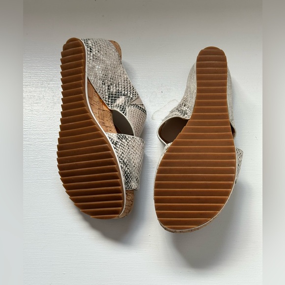 Donald Pliner- Elegant Snakeskin Patterned Women's Sandals - Picture 2 of 4